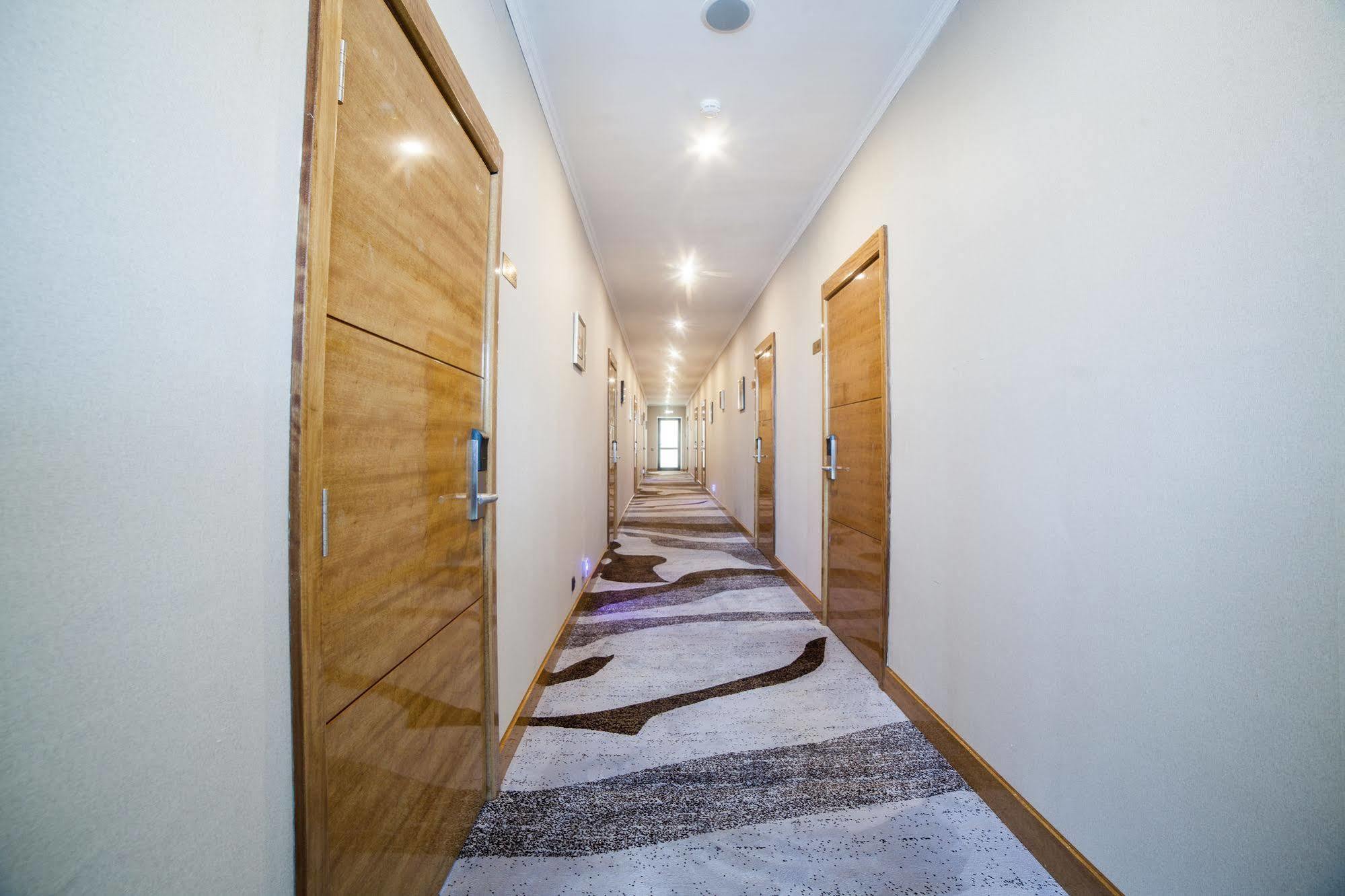 Absolute Hotel Астана Экстерьер фото